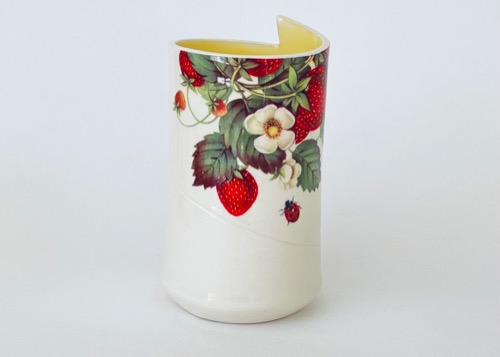 Strawberry Vase (VASE-A4)